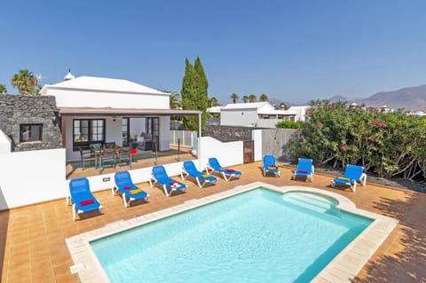 Property building, Pool view, Swimming pool, sunbed