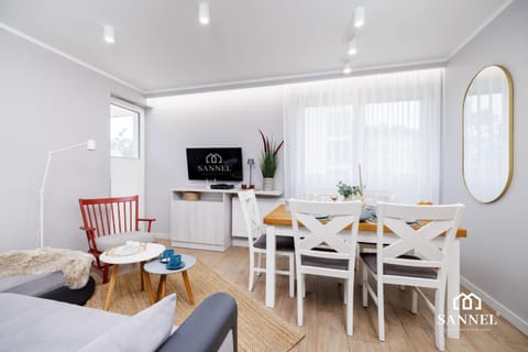 TV and multimedia, Living room, Photo of the whole room, Seating area, Dining area, On site