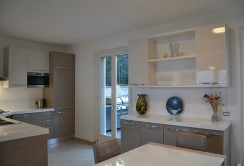 Dining area, kitchen