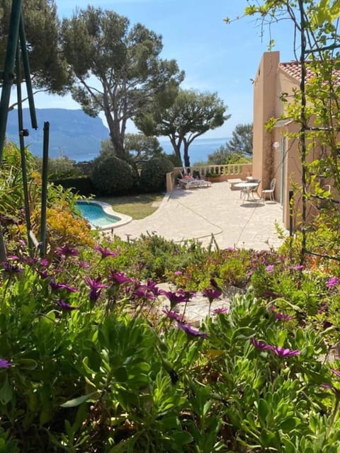 villa les nefliers vue panoramique mer Villa in Cassis