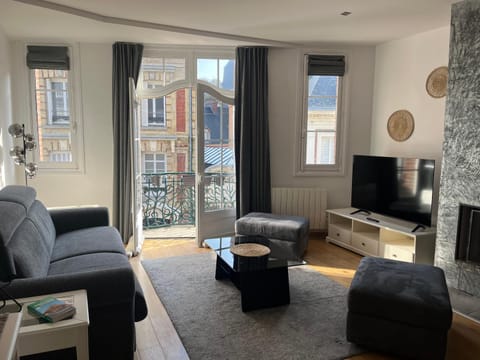 TV and multimedia, Balcony/Terrace, Living room