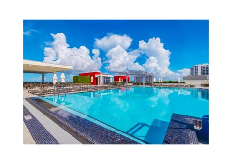 Pool view, Swimming pool