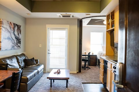 TV and multimedia, Kitchen or kitchenette, Living room, Seating area, Dining area