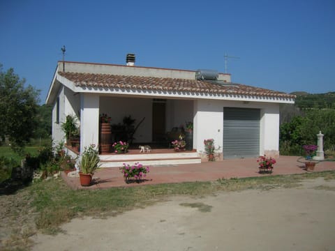 Facade/entrance, Floor plan