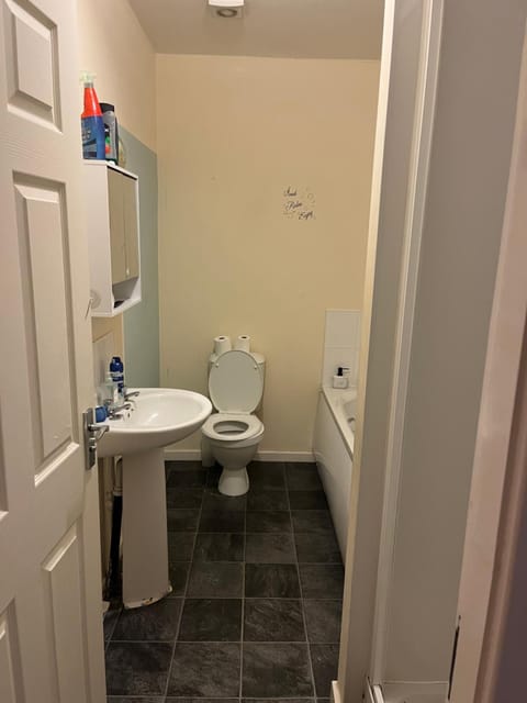 Bettys master bedroom Vacation rental in England