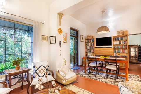Communal lounge/ TV room, Library, TV and multimedia, Seating area, Dining area, Evening entertainment