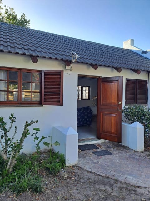 Beach Walk Cottage Apartment in Plettenberg Bay