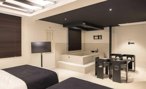 Hot Tub, TV and multimedia, Bedroom