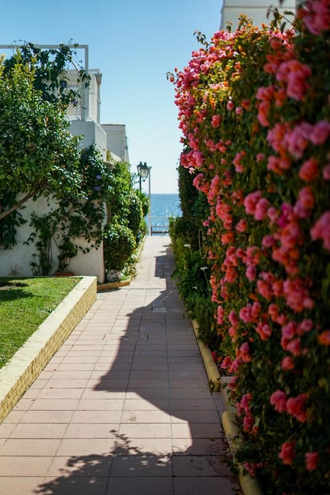 Facade/entrance, Garden, Beach, Sea view