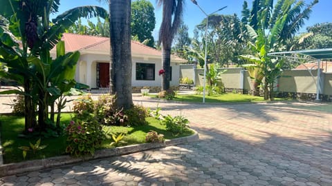 Property building, Day, Garden, Garden view