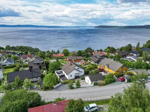 Property building, Neighbourhood, Natural landscape, Sea view, Location