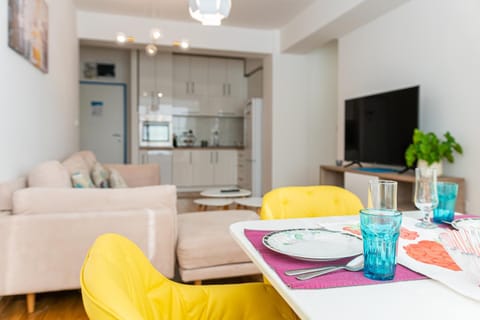 TV and multimedia, Living room, Dining area