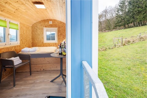 Bed, Bedroom, Garden view