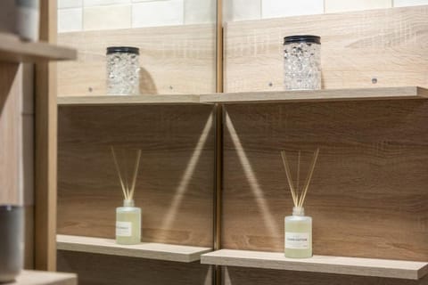 Shower, Toilet, Bathroom, Decorative detail