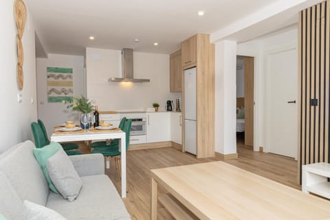 Kitchen or kitchenette, Living room, Seating area, Dining area