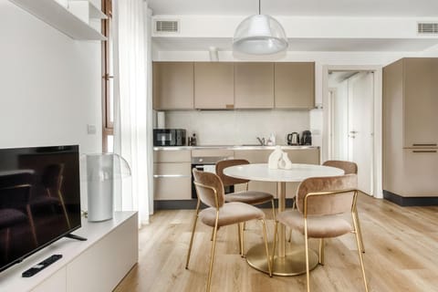 TV and multimedia, Kitchen or kitchenette, Living room