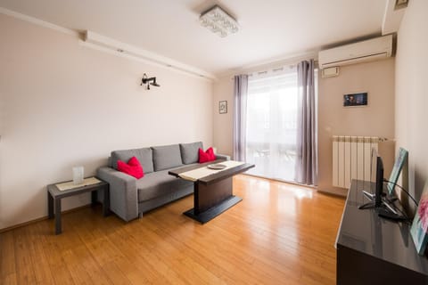 TV and multimedia, Living room, Seating area, internet, air conditioner