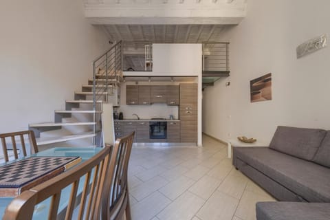 Kitchen or kitchenette, Living room, Seating area, Dining area