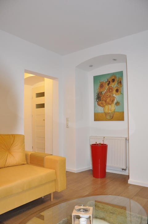 Living room, Seating area, internet