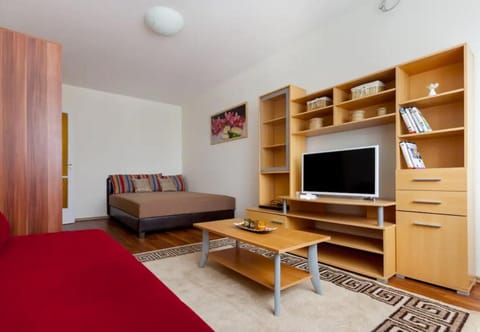 Communal lounge/ TV room, Bed, TV and multimedia, Living room, Bedroom, wardrobe