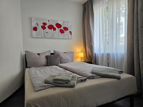 Bed, Photo of the whole room, Bedroom, towels