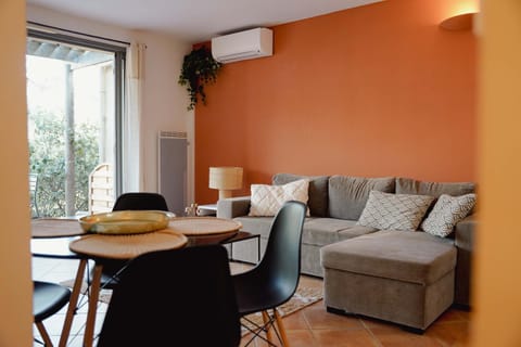 Living room, Seating area, Dining area, air conditioner