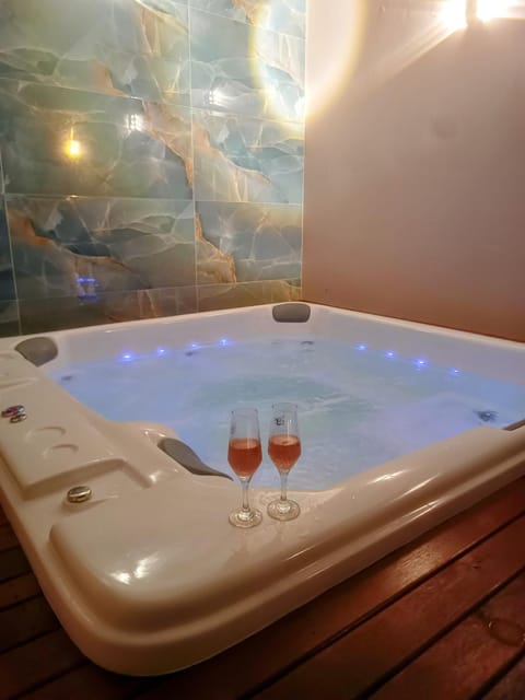 Property building, Hot Tub