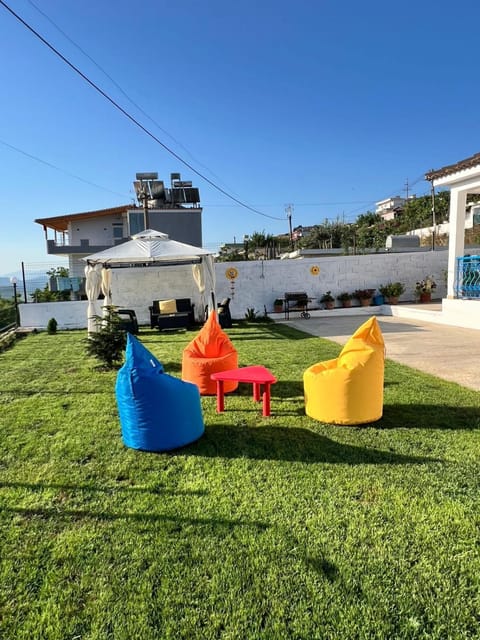 Property building, Day, Natural landscape, Garden, Garden, Seating area, Garden view