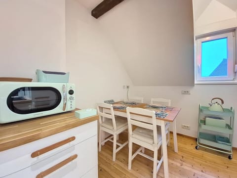 Kitchen or kitchenette, Dining area, toaster