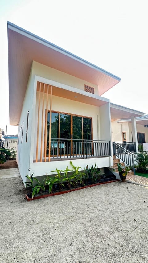 Property building, Day, Garden, View (from property/room), Balcony/Terrace, Garden view