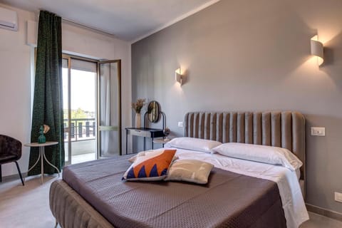 Bed, Photo of the whole room, Bedroom, air conditioner