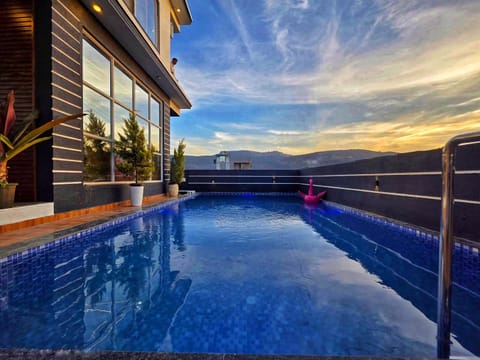 Day, Natural landscape, Mountain view, Pool view, Swimming pool, Sunrise, Sunset, sunbed