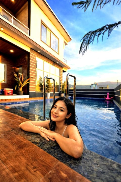 Property building, Day, People, Natural landscape, Hot Tub, Guests, Pool view, Swimming pool, group of guests