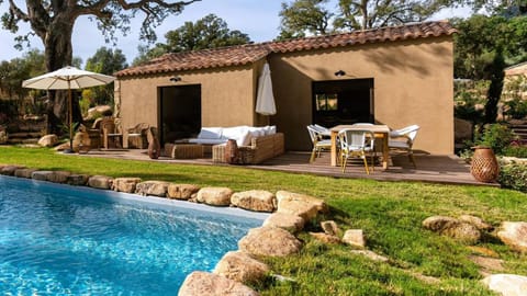 Domaine de Gialla Bergerie Quercia, 2 pers, piscine chauffée, 10 mn plage Villa in Zonza