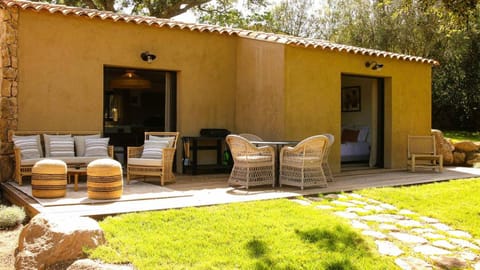 Domaine de Gialla Bergerie Quercia, 2 pers, piscine chauffée, 10 mn plage Villa in Zonza