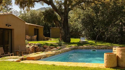 Domaine de Gialla Bergerie Quercia, 4 pers, piscine chauffée, 10 mn plage Villa in Zonza