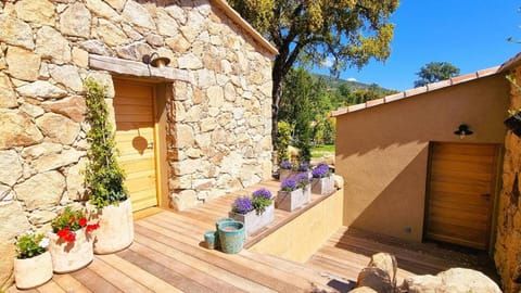 Domaine de Gialla Bergerie Quercia, 4 pers, piscine chauffée, 10 mn plage Villa in Zonza