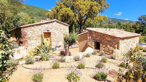 Domaine de Gialla Bergerie Quercia, 4 pers, piscine chauffée, 10 mn plage Villa in Zonza