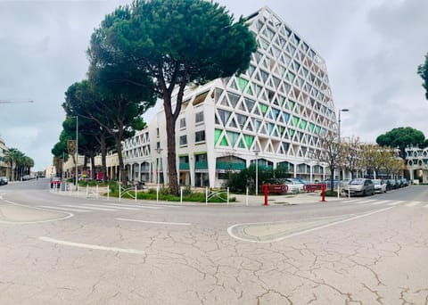 Property building, Day, Neighbourhood, City view, Street view, Location