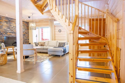 Photo of the whole room, Seating area