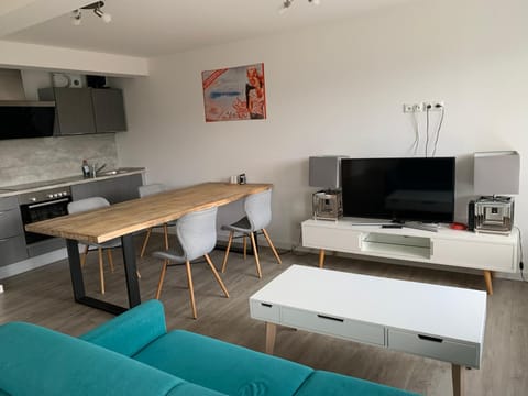 TV and multimedia, Kitchen or kitchenette, Dining area