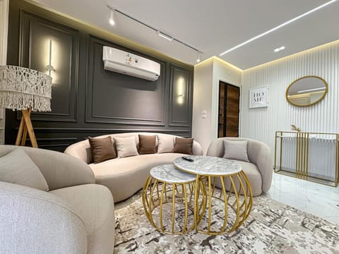 Living room, Seating area