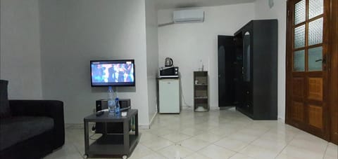 Communal lounge/ TV room, TV and multimedia, Evening entertainment, air conditioner