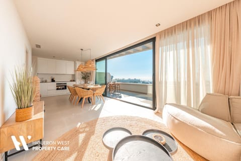 Balcony/Terrace, Kitchen or kitchenette, Living room, Dining area