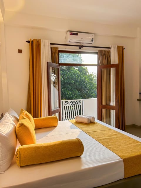 Bed, View (from property/room), Balcony/Terrace, Photo of the whole room, Bedroom