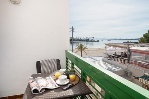 View (from property/room), Balcony/Terrace, Dining area, Beach, Sea view