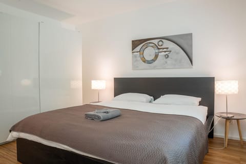 Bed, Photo of the whole room, Decorative detail, Bedroom, towels, wardrobe