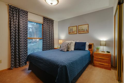 Family-Friendly Mountain Cabin, Pet Friendly! Near Angel Fire Ski Resort Cabin in Angel Fire