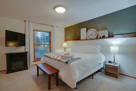 Family-Friendly Mountain Cabin, Pet Friendly! Near Angel Fire Ski Resort Cabin in Angel Fire