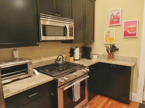 The Nook on Neil Walkable 3BR Apartment in Ohio